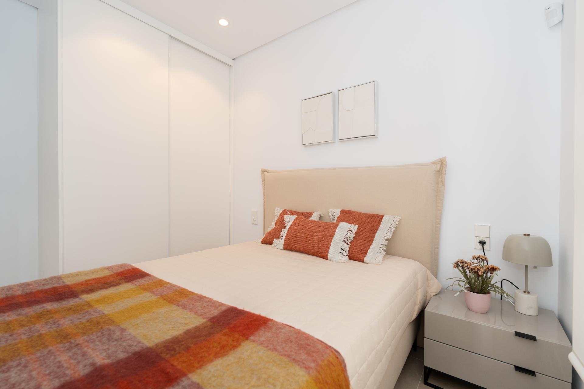 Ground-floor terrace with outdoor space in townhouse, El Pinet, La Marina