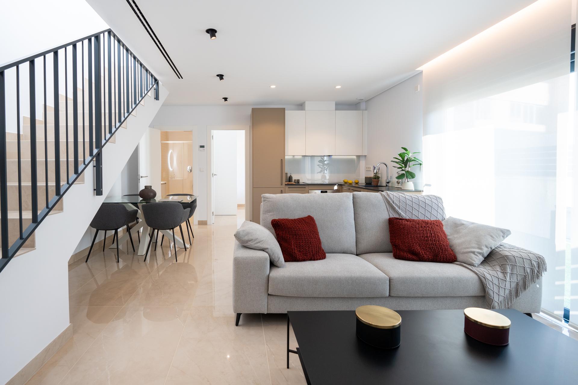 Second bathroom with shower enclosure in 3-bedroom townhouse, El Pinet