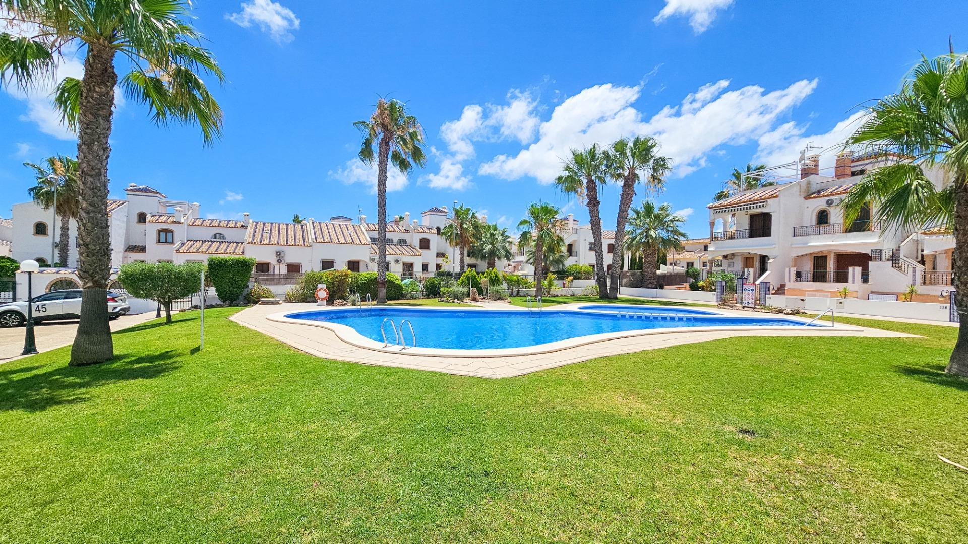 Bathroom detail with tiled finish in 1-bedroom townhouse, PAU 8, Orihuela Costa