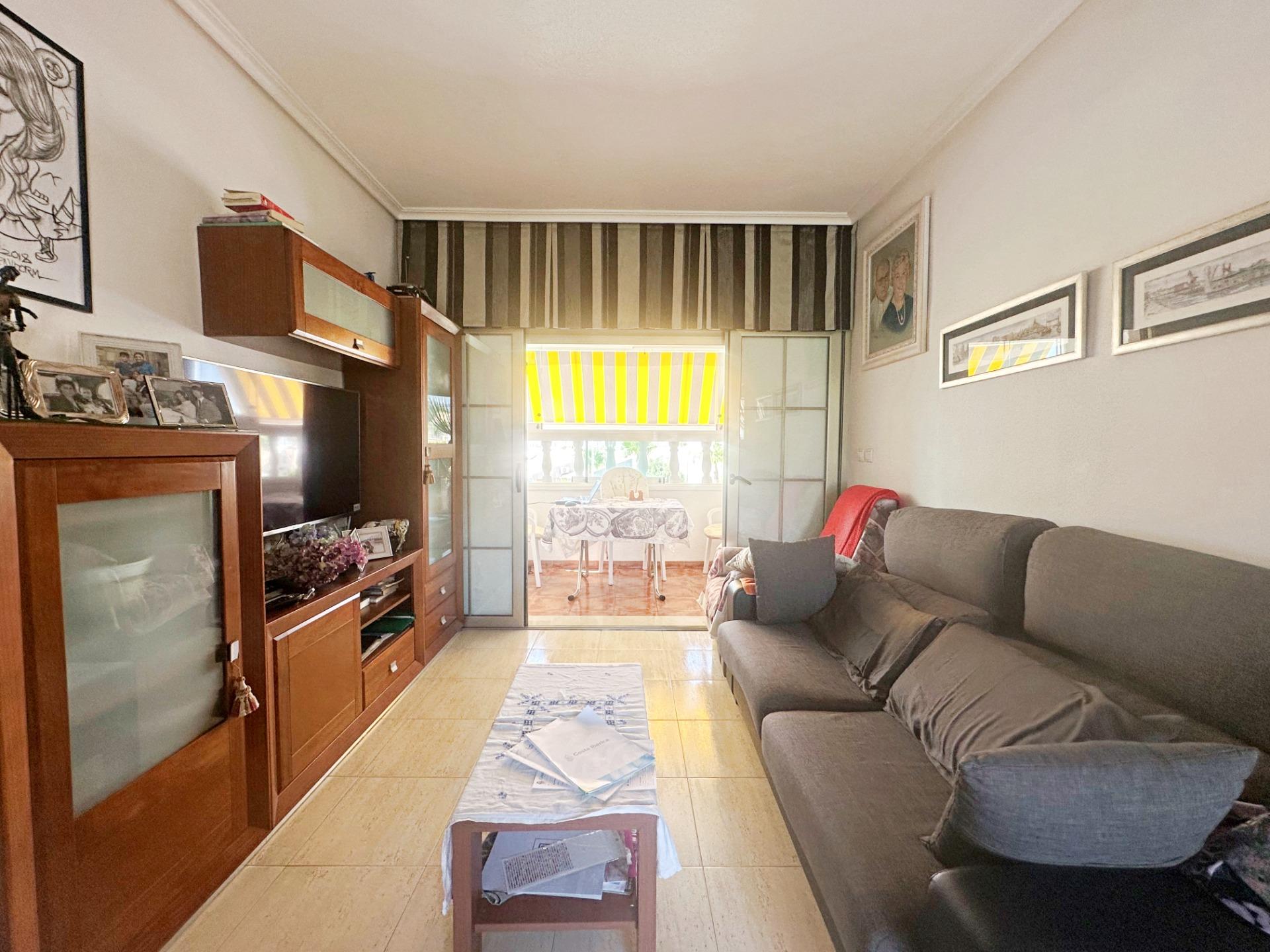 Living room with furnishings in 2-bedroom bungalow, Aguas Nuevas, Torrevieja