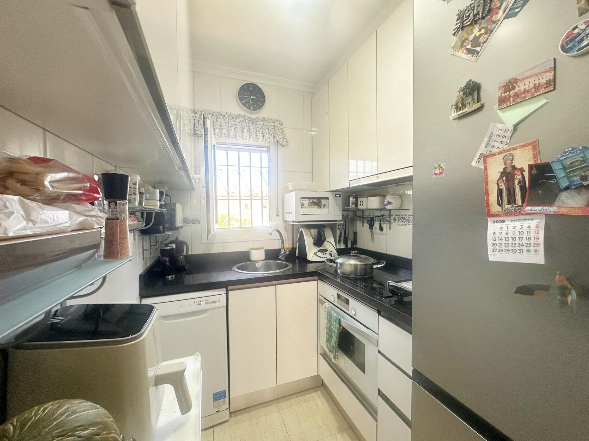 Enclosed terrace in 2-bedroom bungalow, Aguas Nuevas, Torrevieja