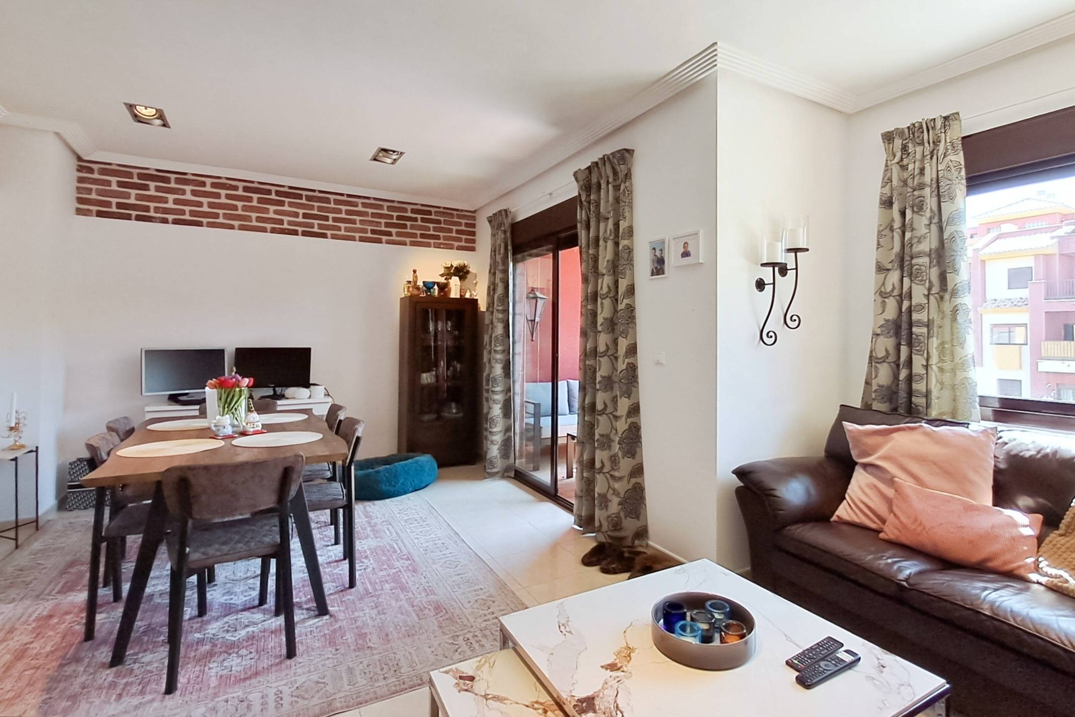Open-plan kitchen and living area in 2-bedroom apartment, Lomas de Cabo Roig
