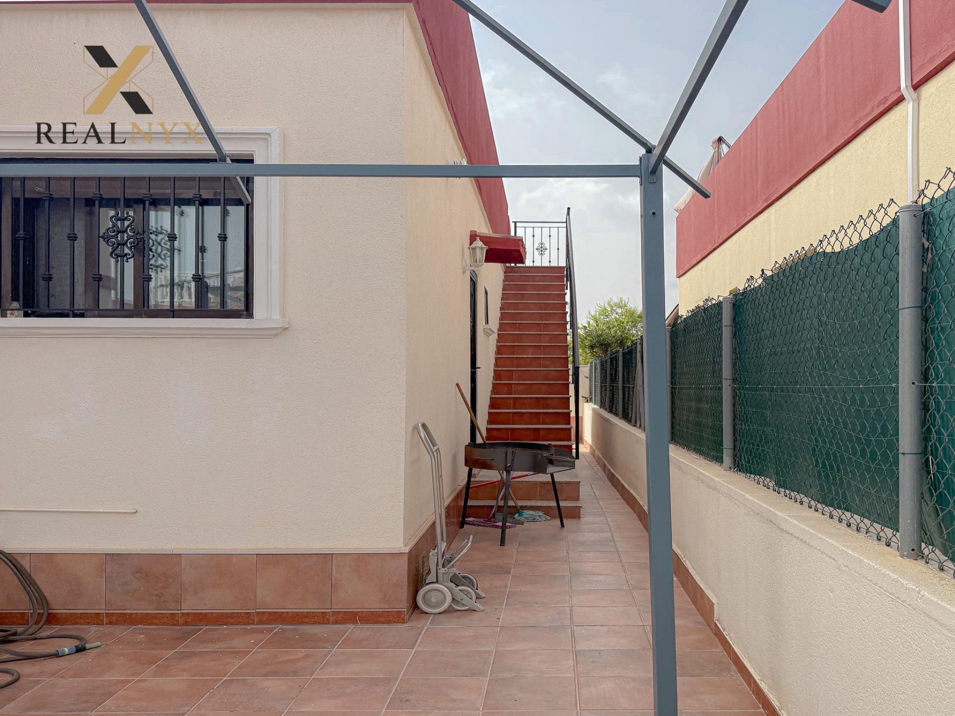 Street-facing exterior of villa, Aguas Nuevas, Torrevieja