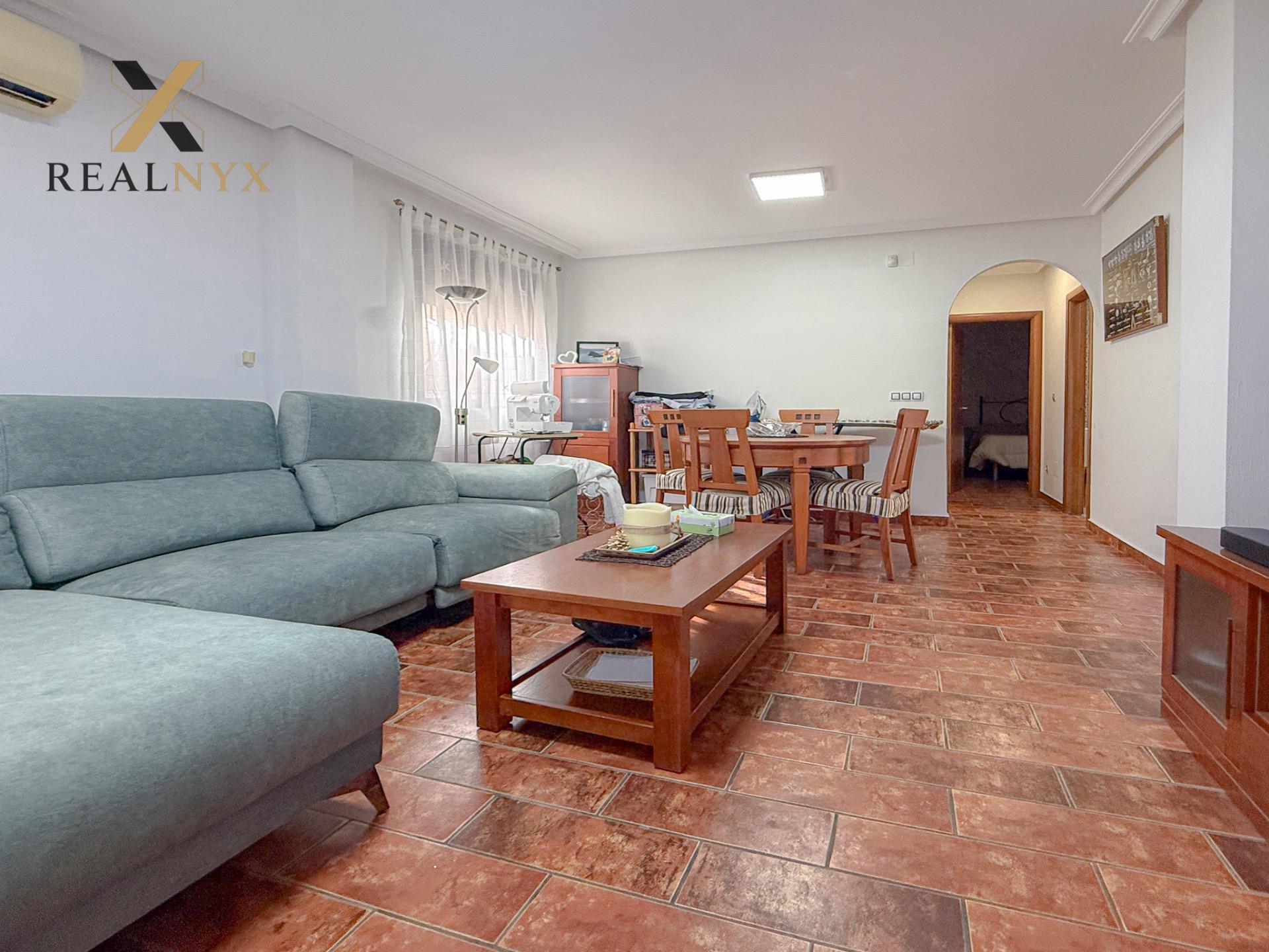 Bathroom fittings and tiled floor, 2-bedroom villa, Aguas Nuevas, Torrevieja