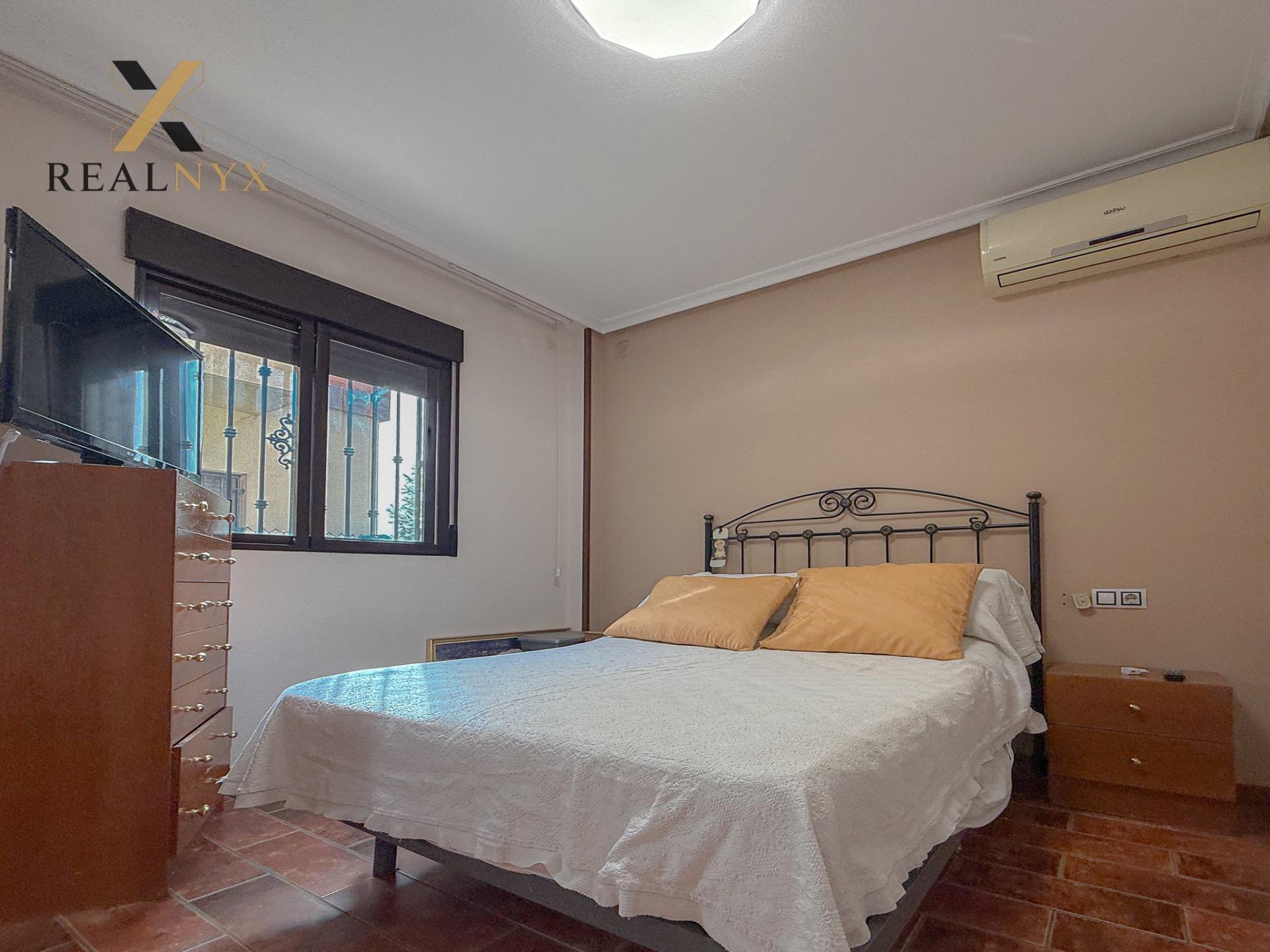 Upper solarium level with perimeter railing, Aguas Nuevas, Torrevieja