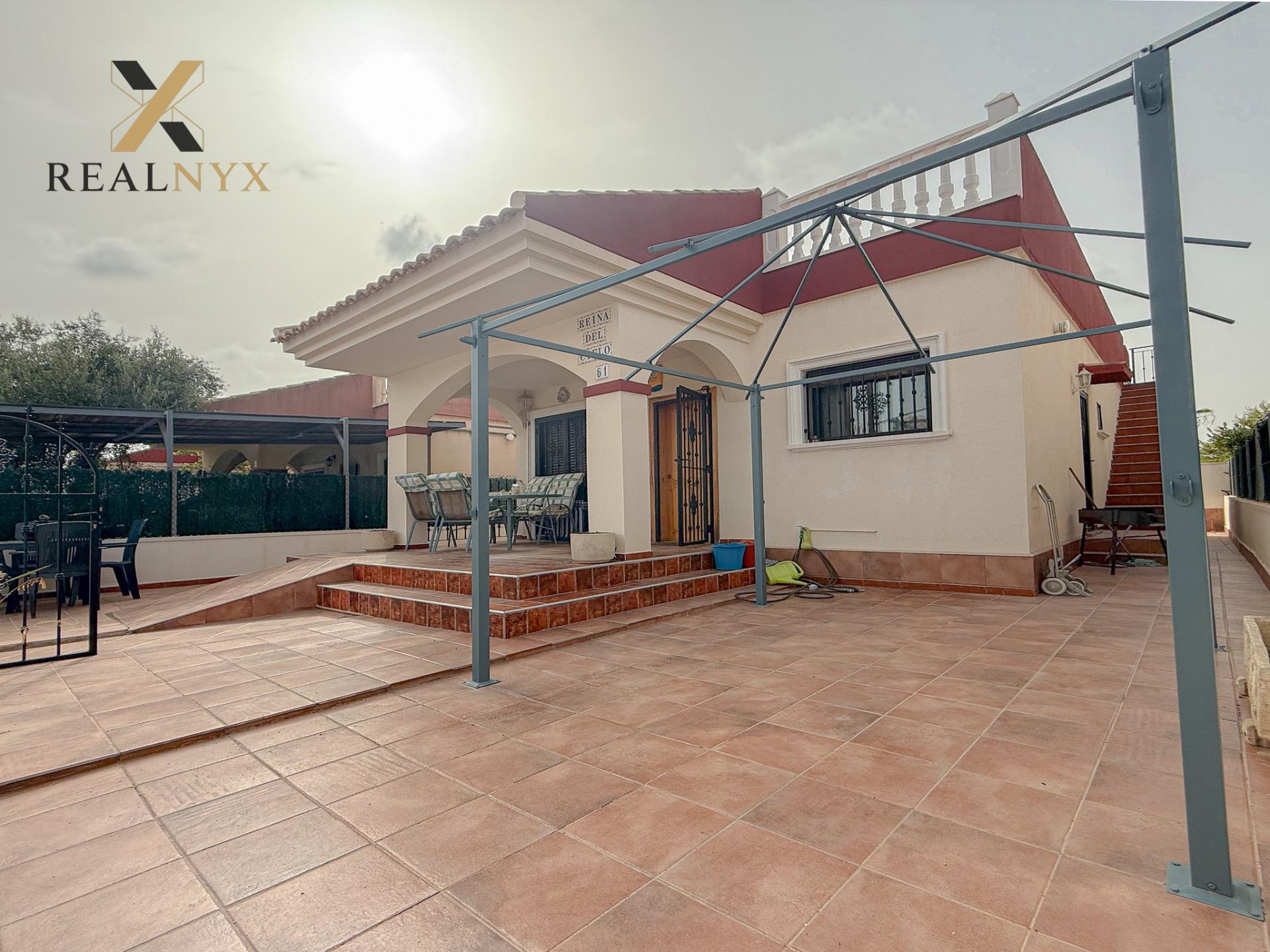 Kitchen with wall cabinets and worktop, 2-bedroom villa, Aguas Nuevas, Torrevieja