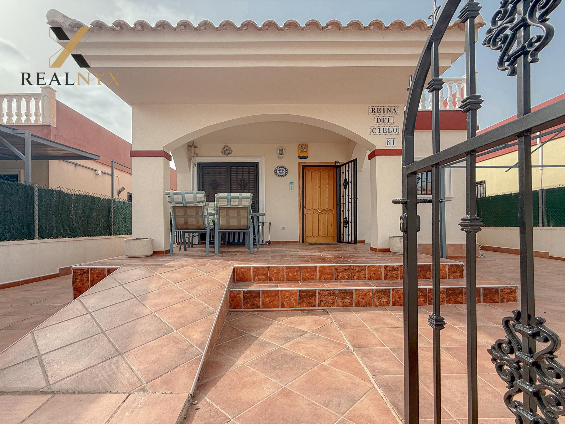 Master bedroom with built-in wardrobes, 2-bedroom villa, Aguas Nuevas, Torrevieja