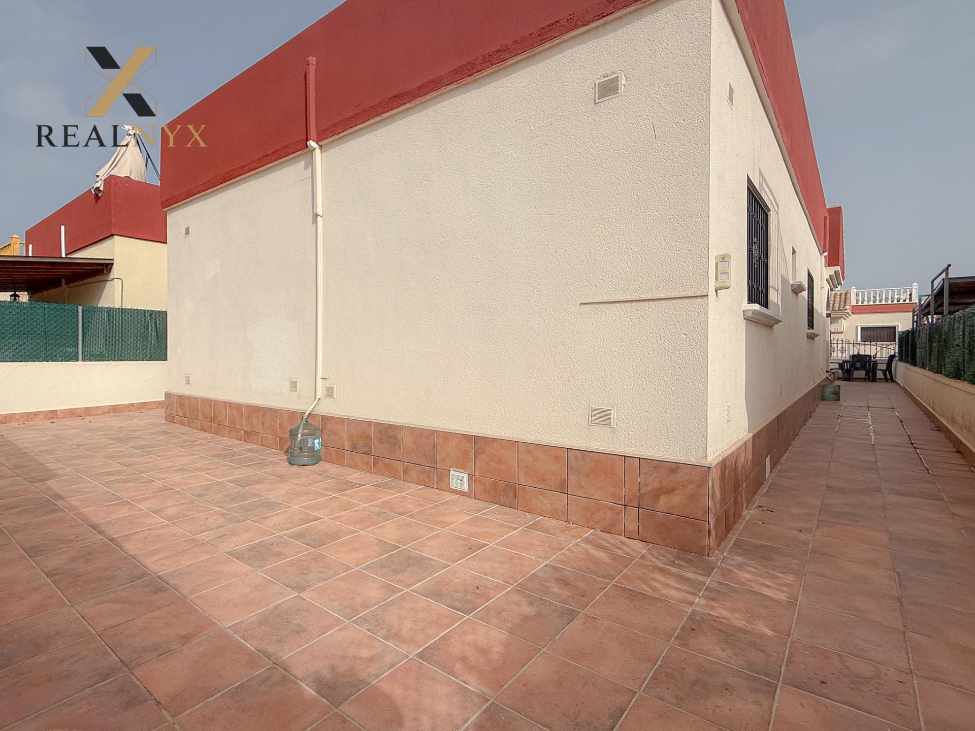 Upper solarium level with railing, 2-bedroom villa, Aguas Nuevas, Torrevieja