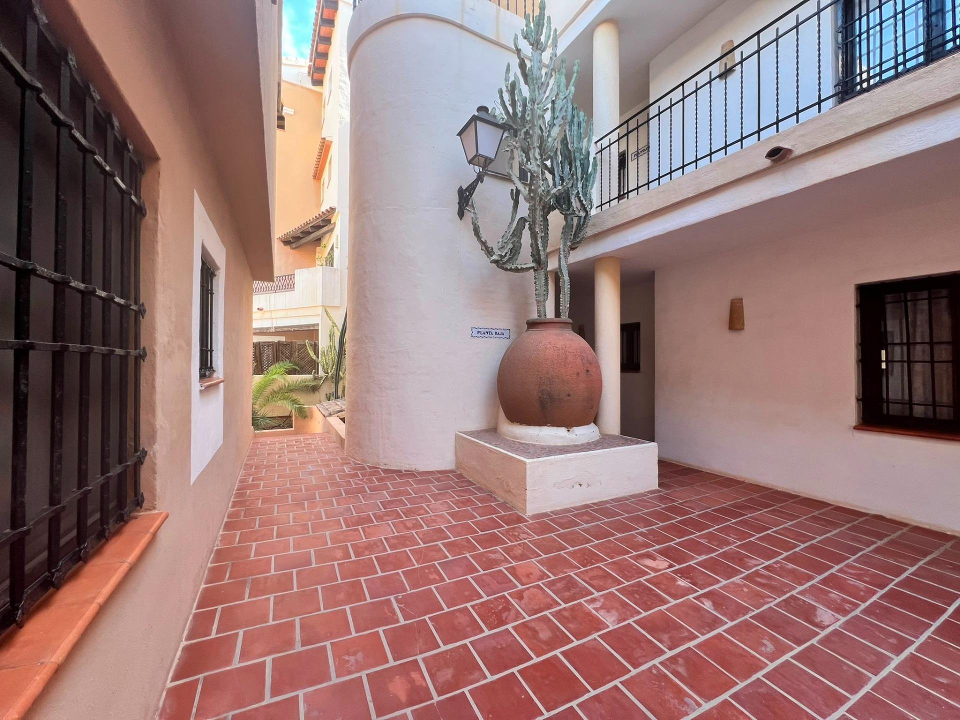 Entrance hallway, 1-bedroom ground-floor apartment, Playa de los Locos, Torrevieja
