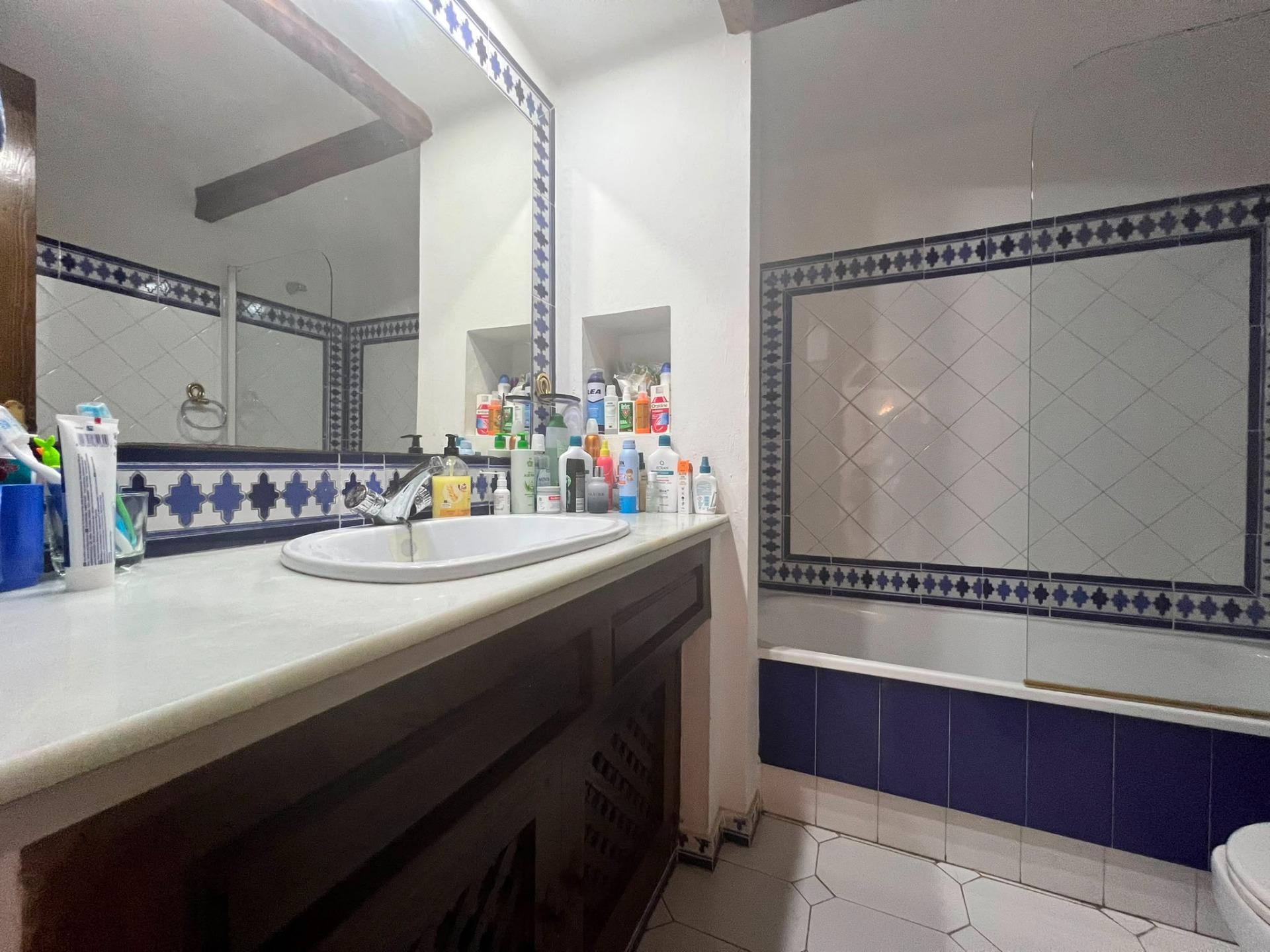 Built-in wardrobe interior detail, ground-floor apartment, Aldea del Mar, Torrevieja