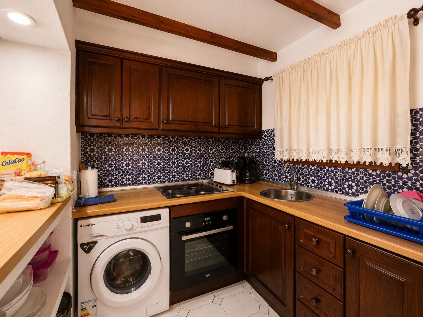 Building entrance and walkway, ground-floor apartment, Aldea del Mar, Torrevieja