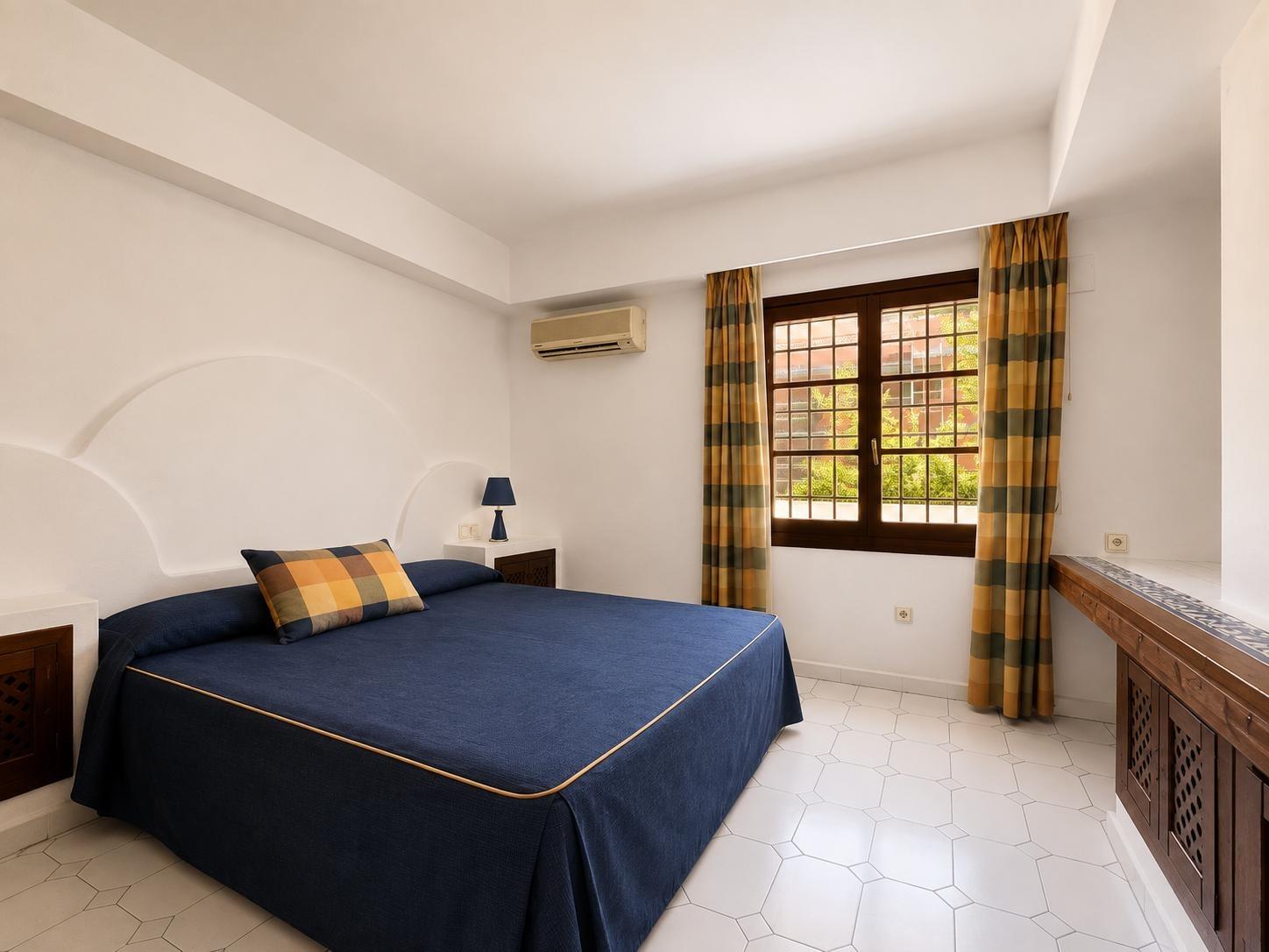 Bedroom showing storage and window, ground-floor apartment, Aldea del Mar, Torrevieja