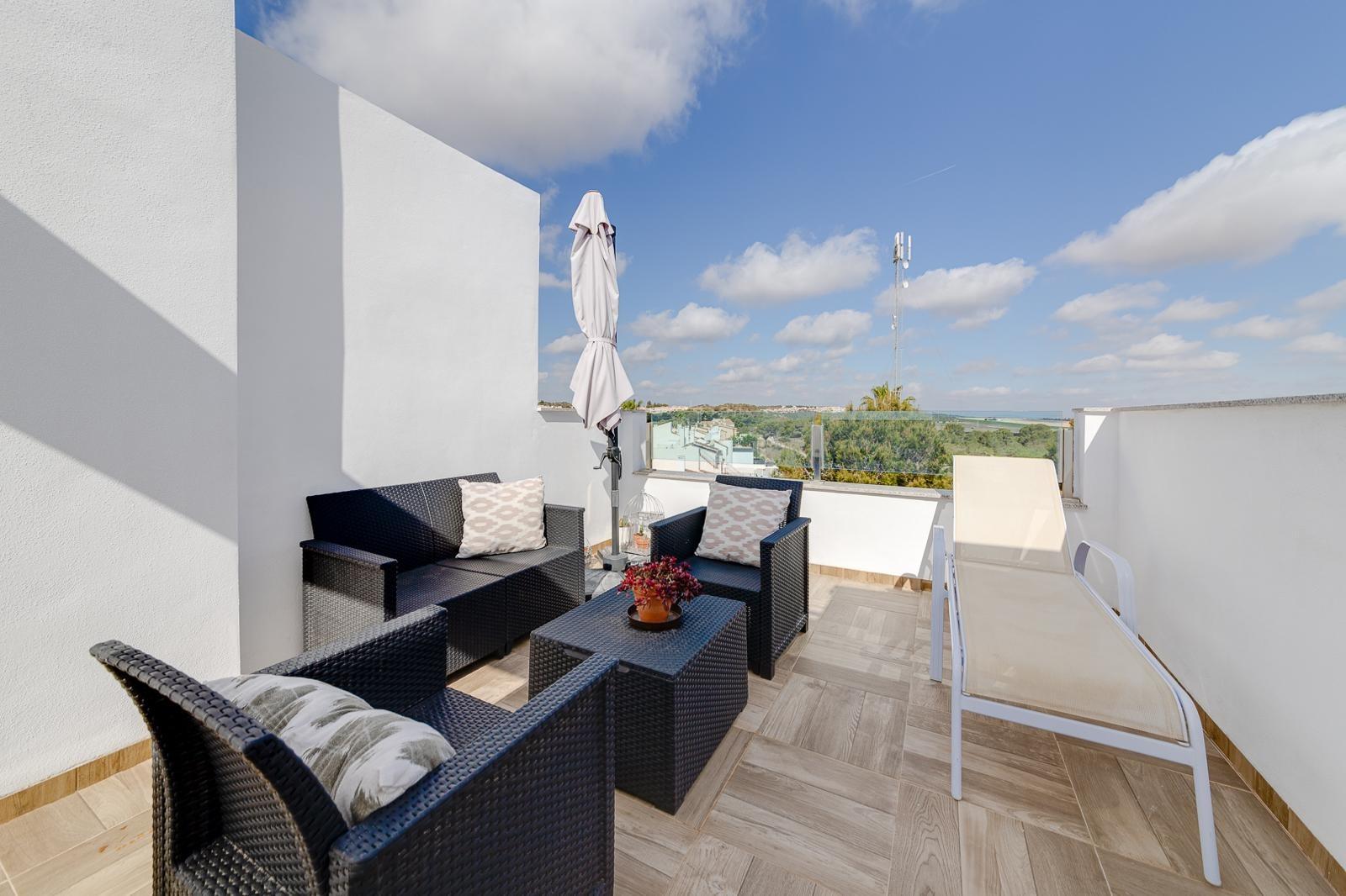 Kitchen countertop and fitted appliances, villa, Villamartin
