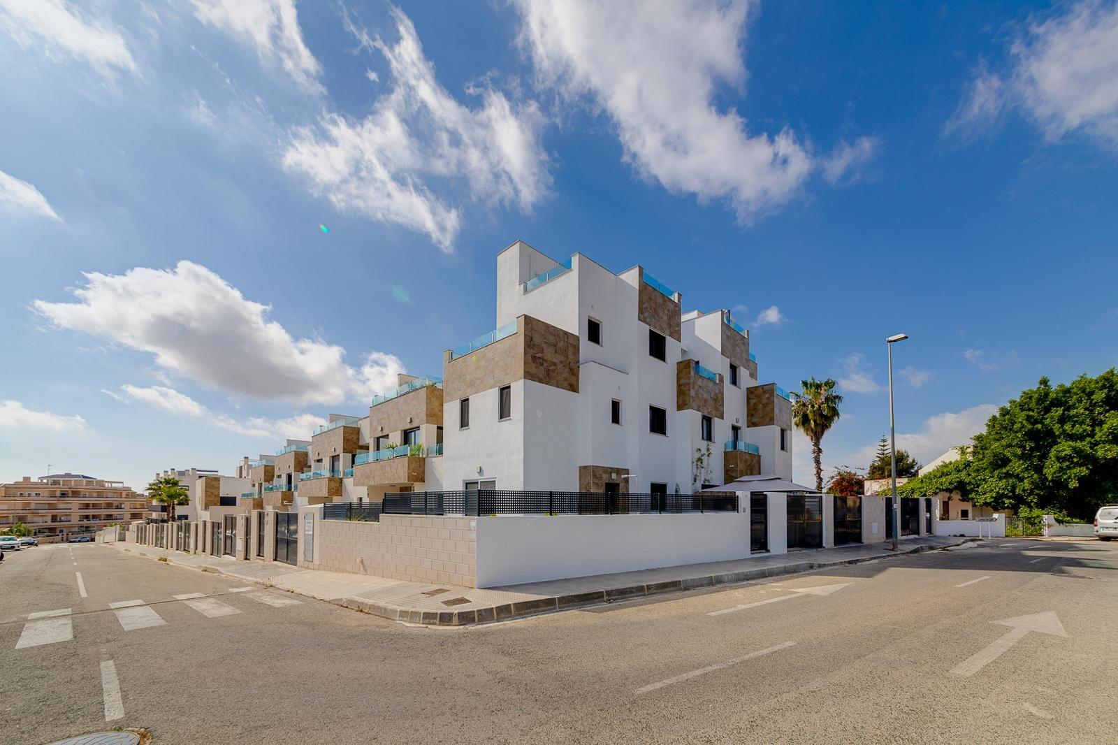 Rooftop solarium with open sky views, villa, Villamartin