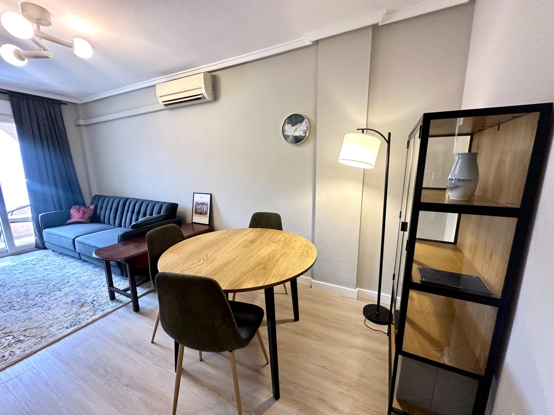 Dining area adjacent to fitted kitchen, 1-bedroom apartment, Playa del Cura, Torrevieja