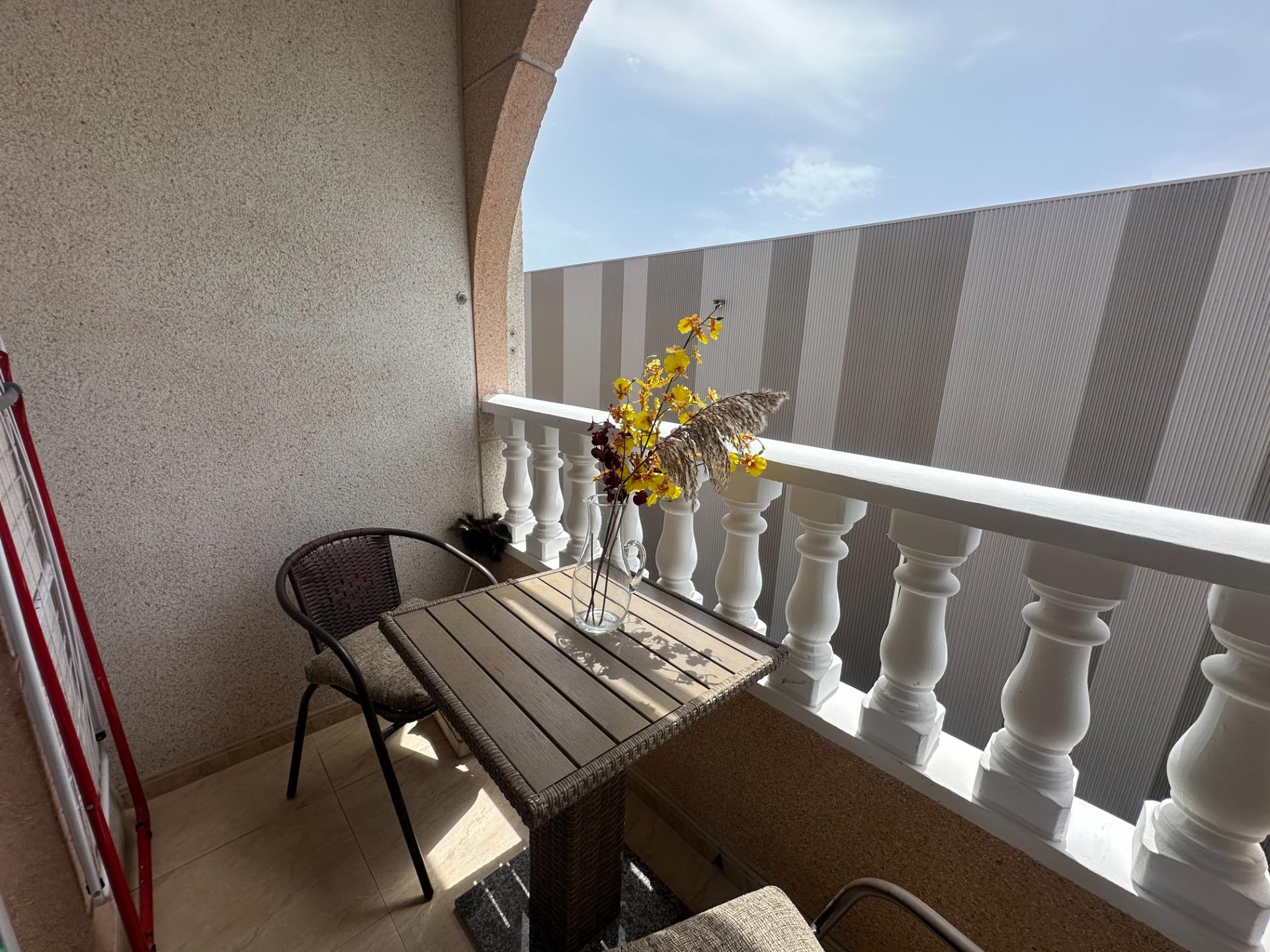 Open-plan kitchen and living area, 1-bedroom apartment, Playa del Cura, Torrevieja