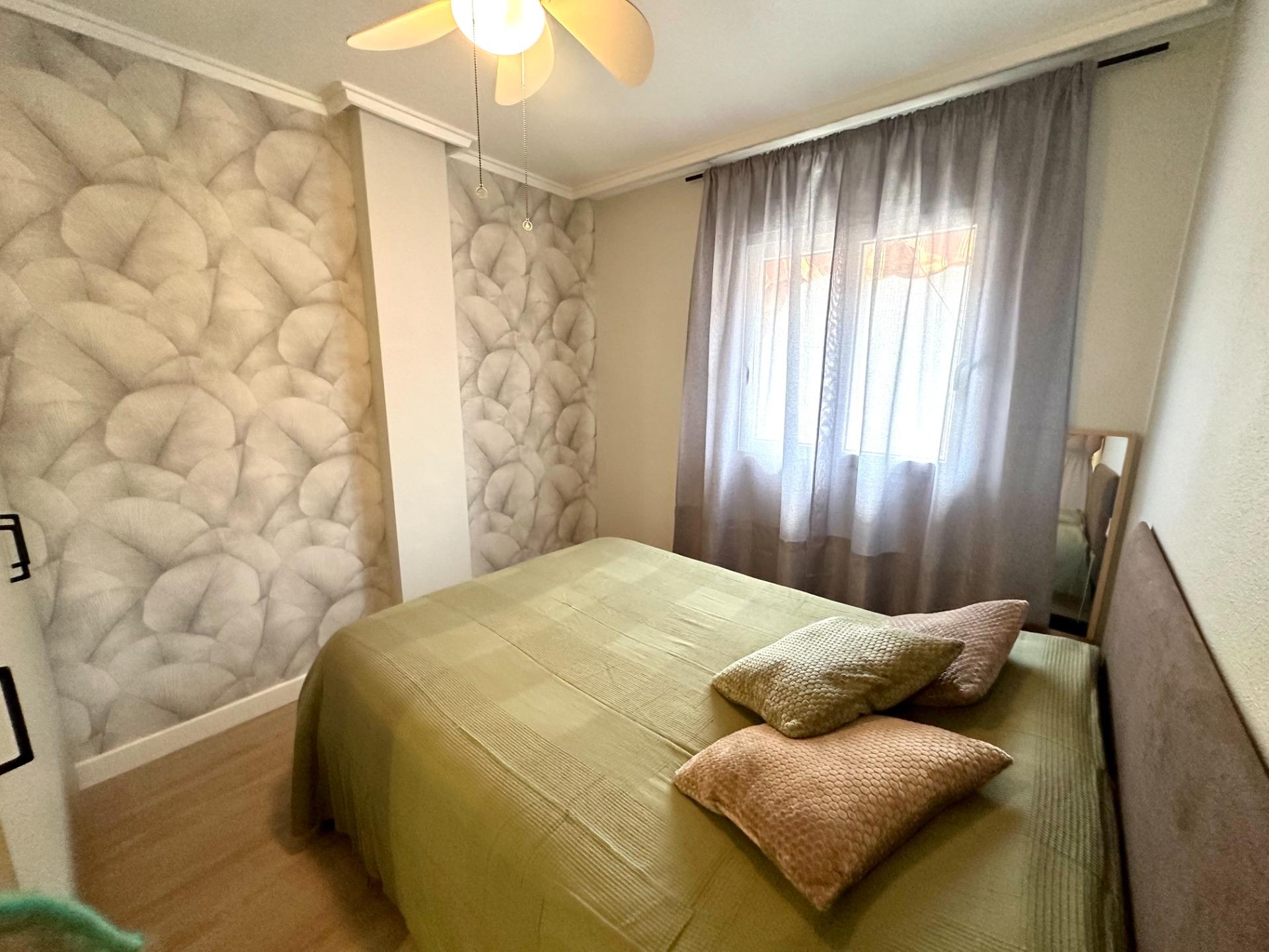 Double bedroom with new flooring in renovated apartment, Playa del Cura, Torrevieja