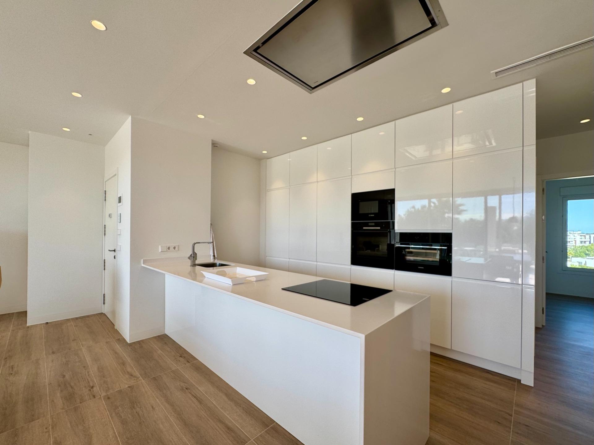 Open-plan living and dining area with natural light, 3-bedroom apartment in Las Colinas Golf