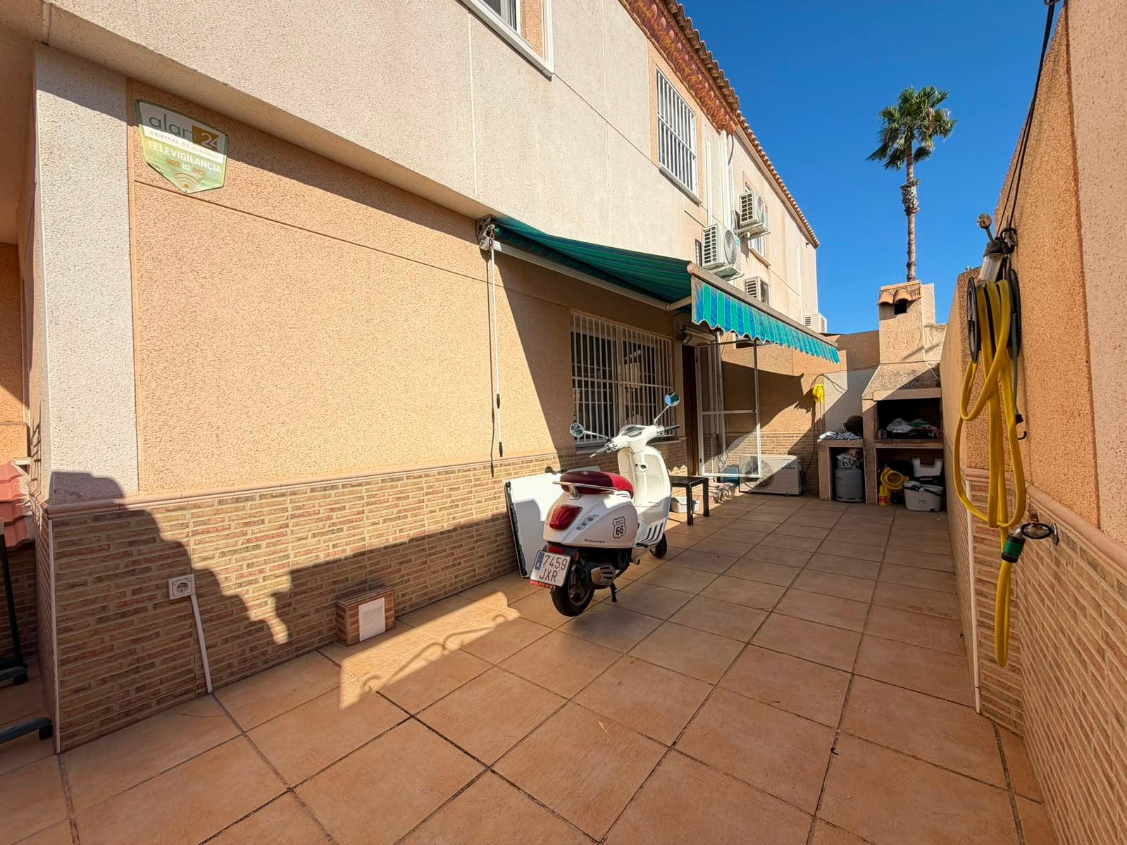 Ground-level terrace area of quad villa, Residencial Aquapark, Torrevieja