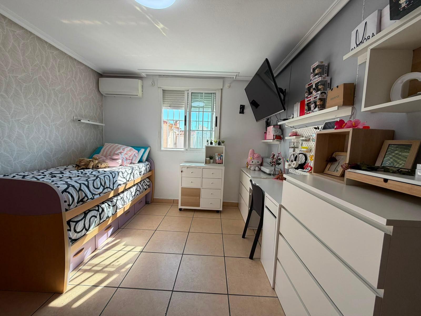 Ground-floor bathroom with walk-in shower enclosure, Carrefour, Torrevieja