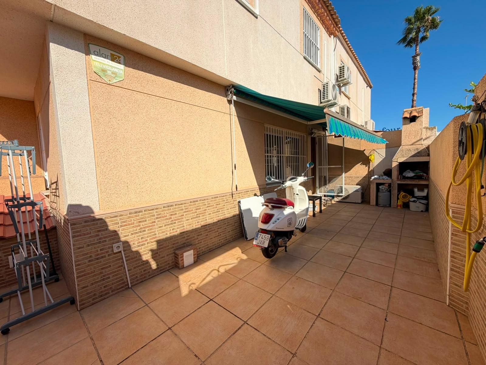 Ground-floor bedroom in 3-bedroom quad, Carrefour, Torrevieja