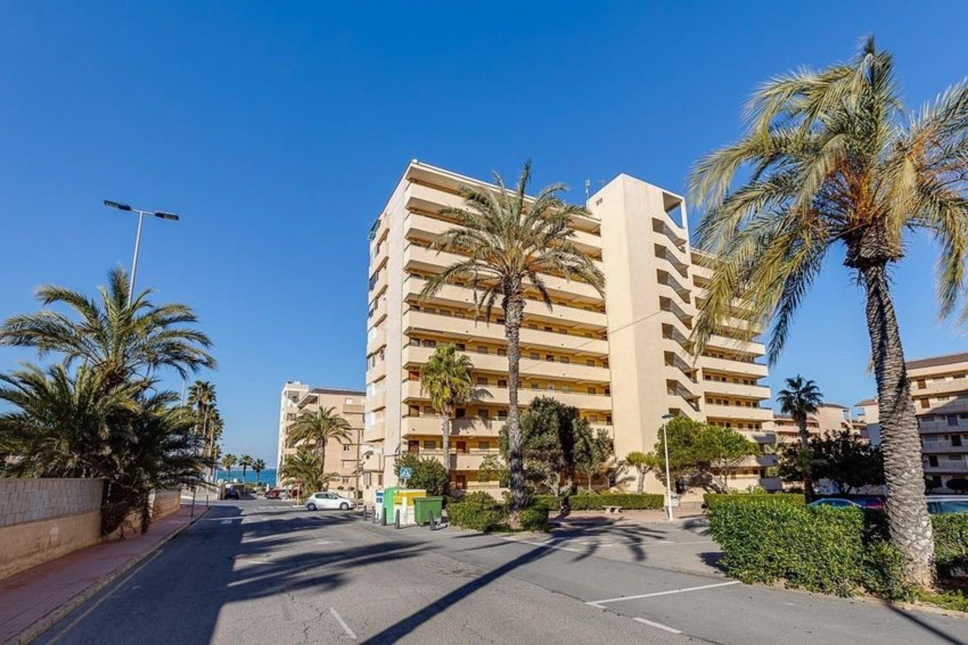 Hallway leading to rooms in 2-bedroom penthouse, Cabo Cervera, Torrevieja