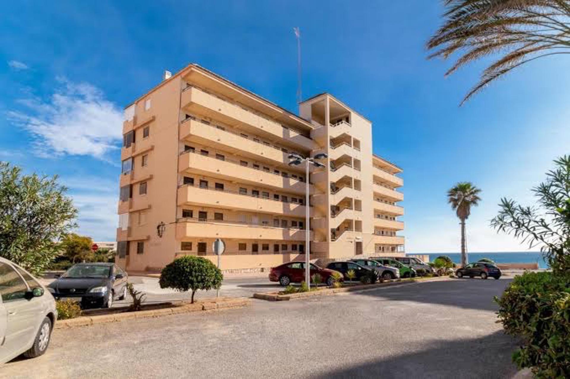 Private solarium terrace on rooftop level, Cabo Cervera penthouse, Torrevieja