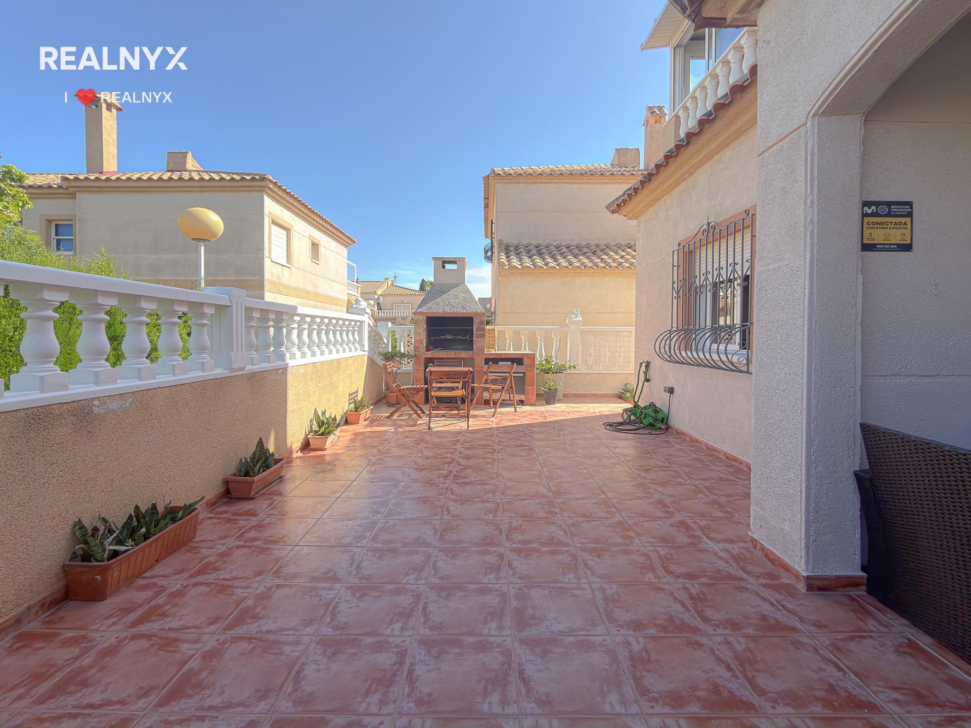 Open-plan living area in 3-bedroom ground-floor bungalow, Torreblanca, Torrevieja