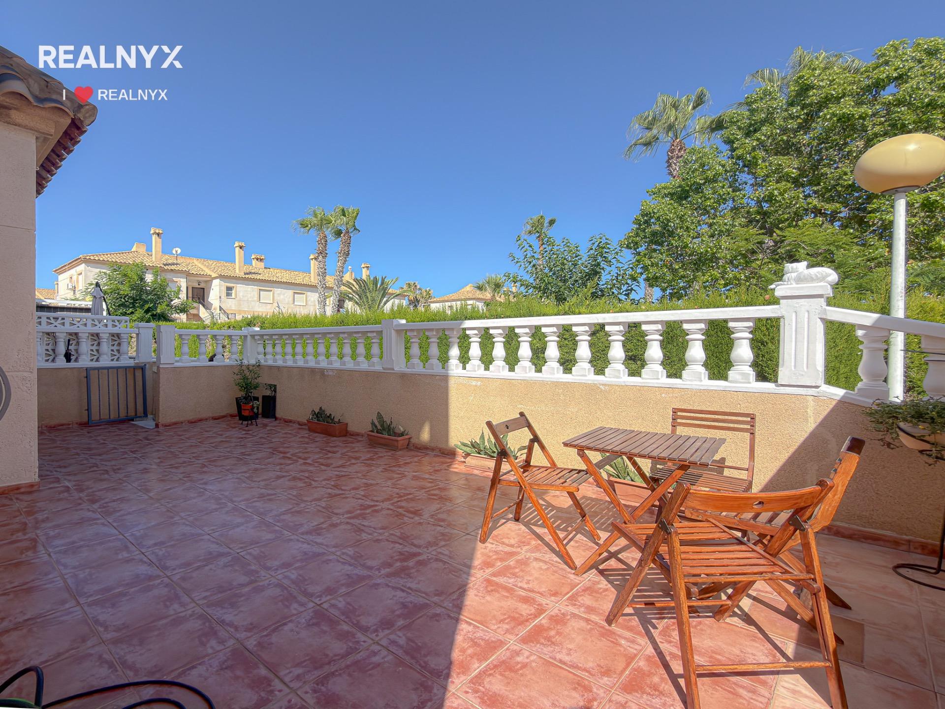 Kitchen with fitted units in 3-bedroom bungalow, Torreblanca, Torrevieja