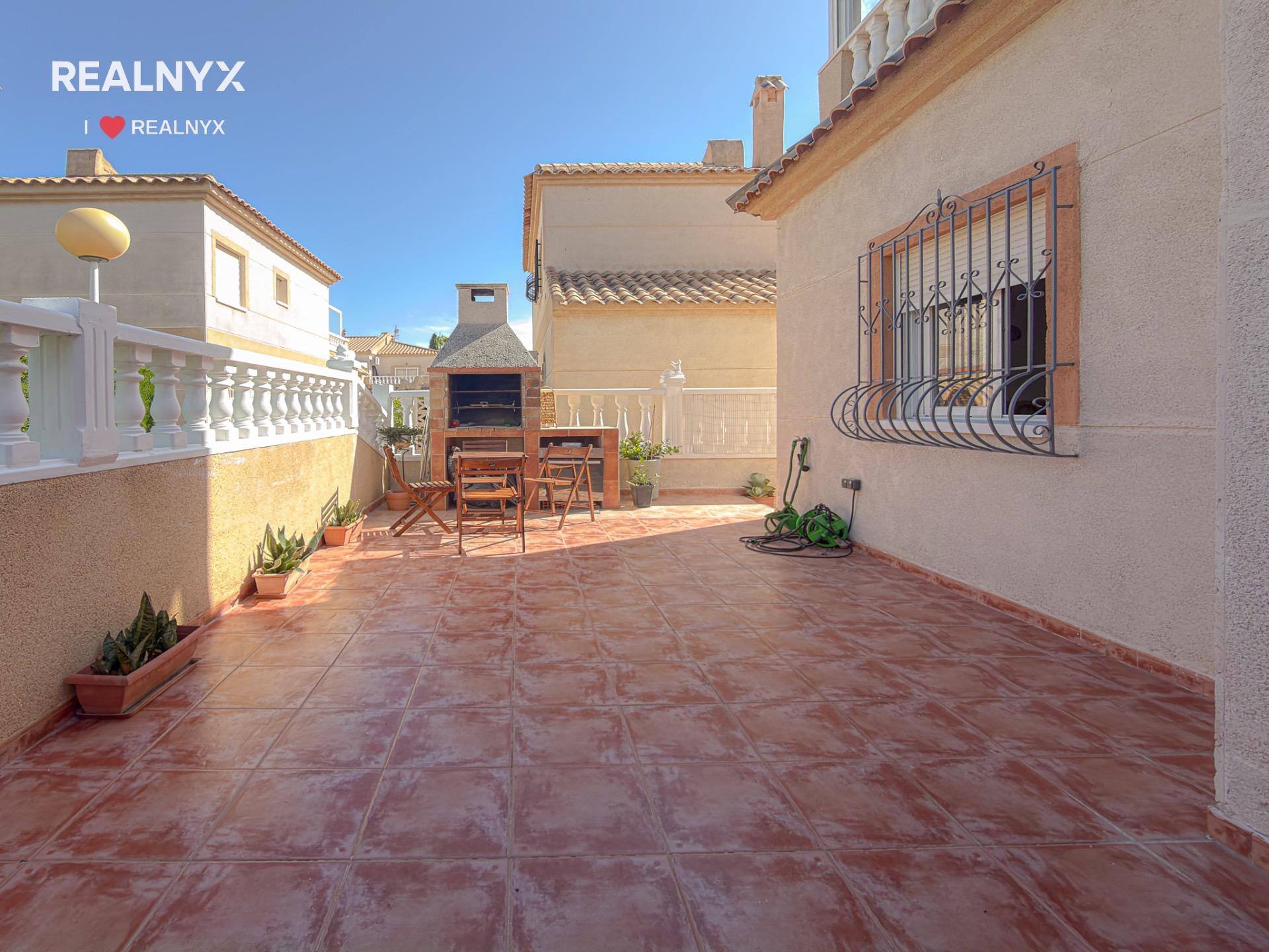 Communal area with landscaping, Torreblanca urbanisation, Torrevieja