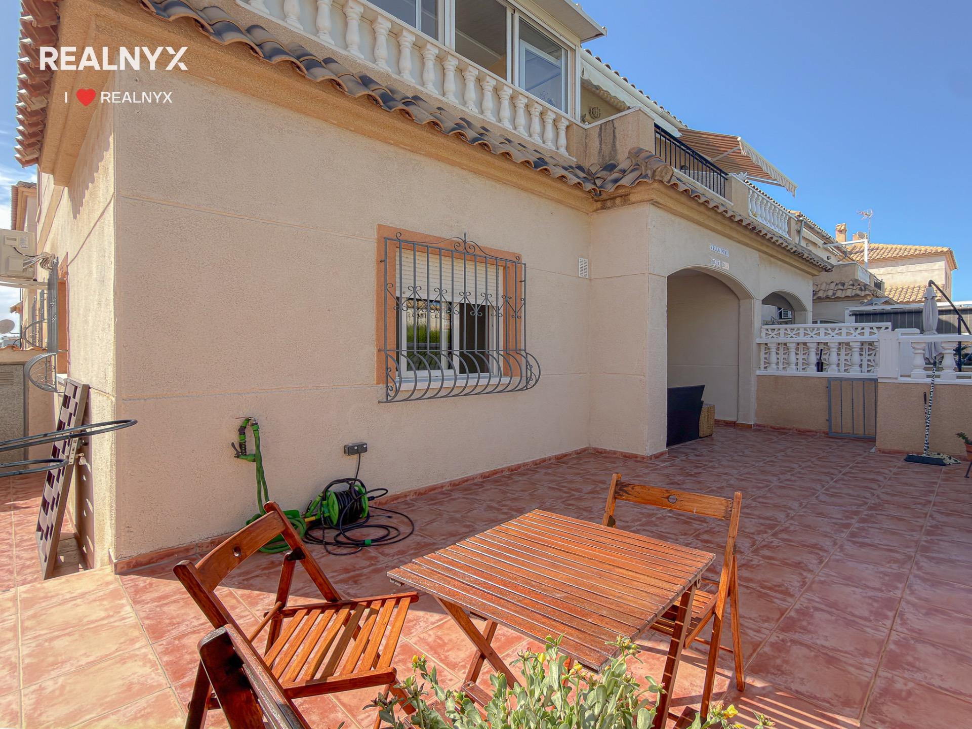 Bedroom with built-in wardrobes in 3-bedroom bungalow, Torreblanca, Torrevieja