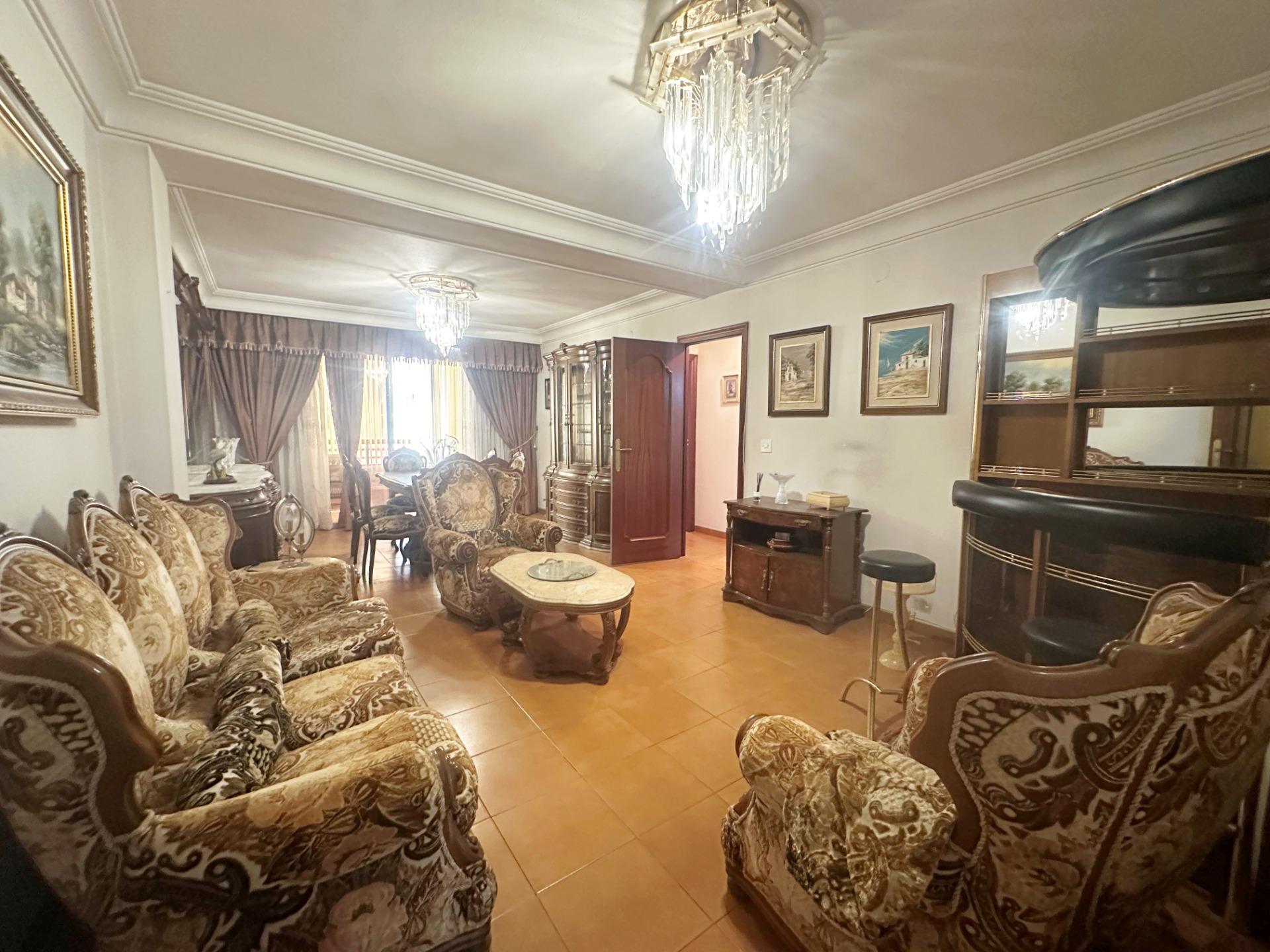 Open-plan living and dining area in 4-bedroom apartment, Centro, Torrevieja