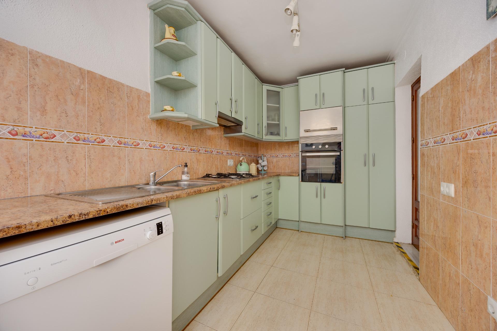 Built-in wardrobes in bedroom, 4-bedroom villa, La Siesta, Torrevieja