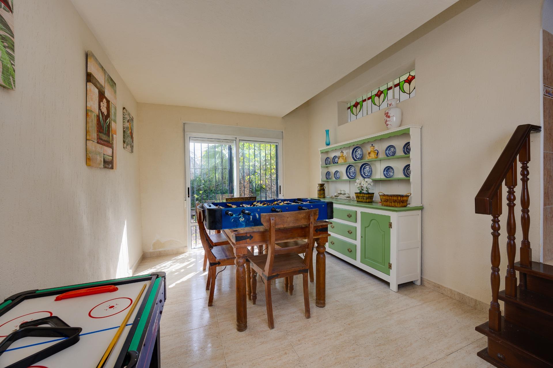 Corner exterior view of detached villa on plot, La Siesta, Torrevieja