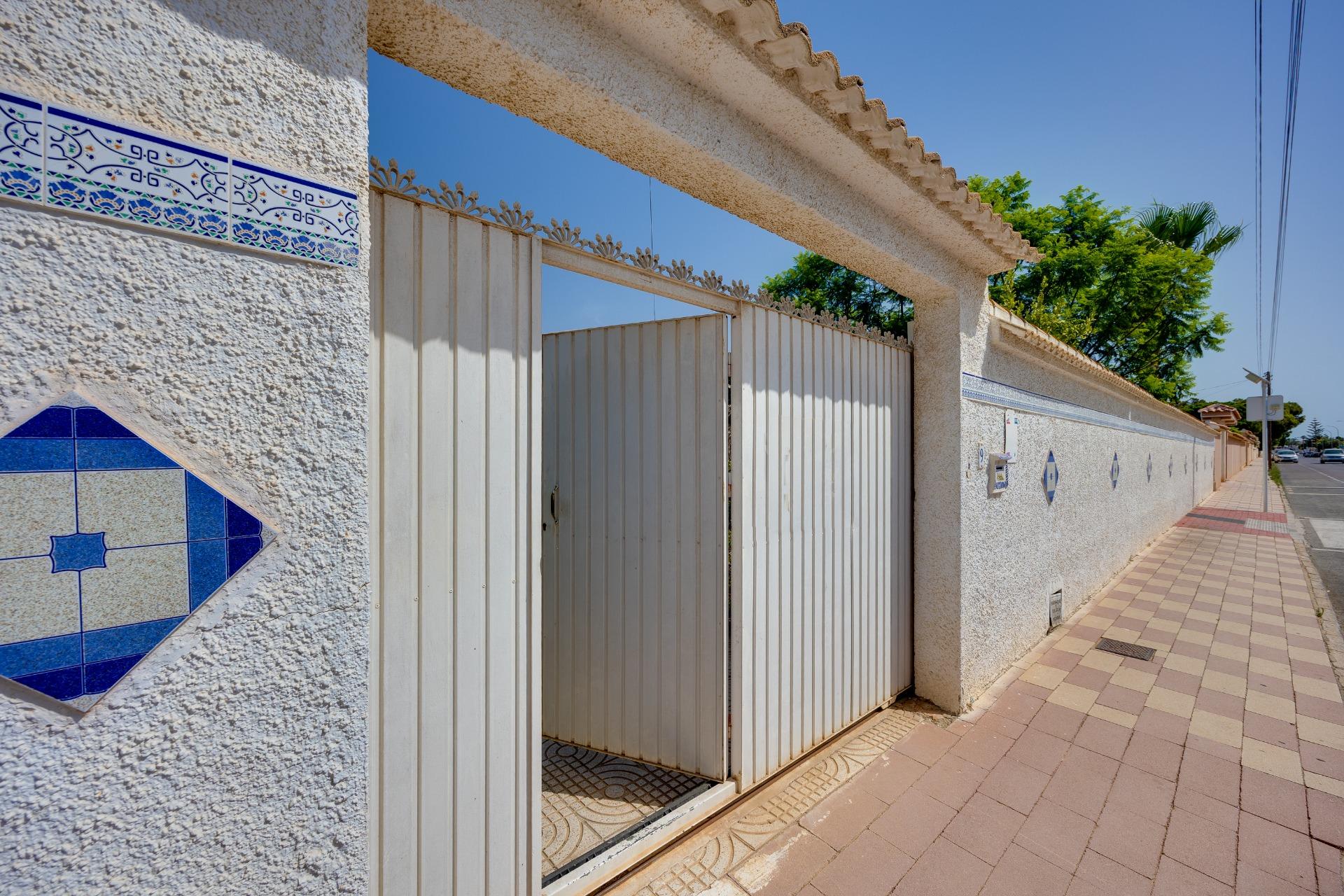 Lounge seating area in detached villa, La Siesta, Torrevieja