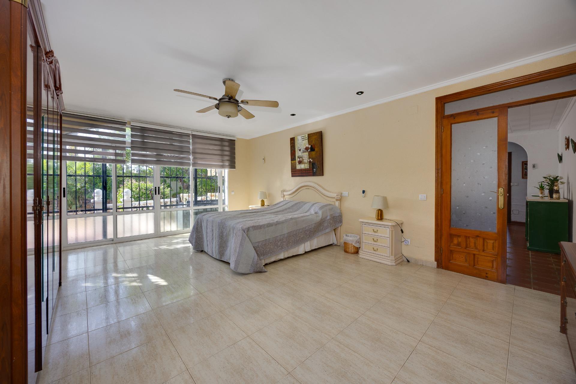Open-plan lounge and dining area in detached villa, La Siesta, Torrevieja