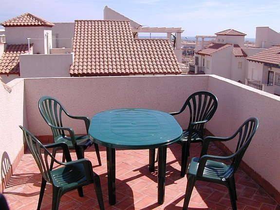 Bathroom with shower and fittings in 2-bedroom bungalow, Playa Flamenca