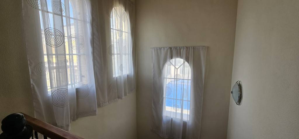 Bathroom with shower and basin in villa, Lo Crispin, Algorfa