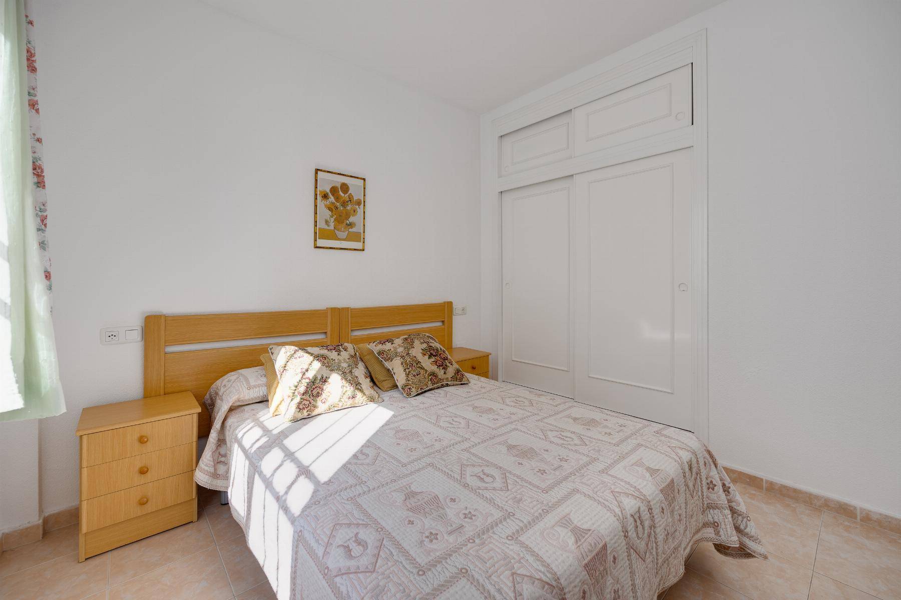 Window and natural light in bedroom, 2-bedroom bungalow, El Acequión