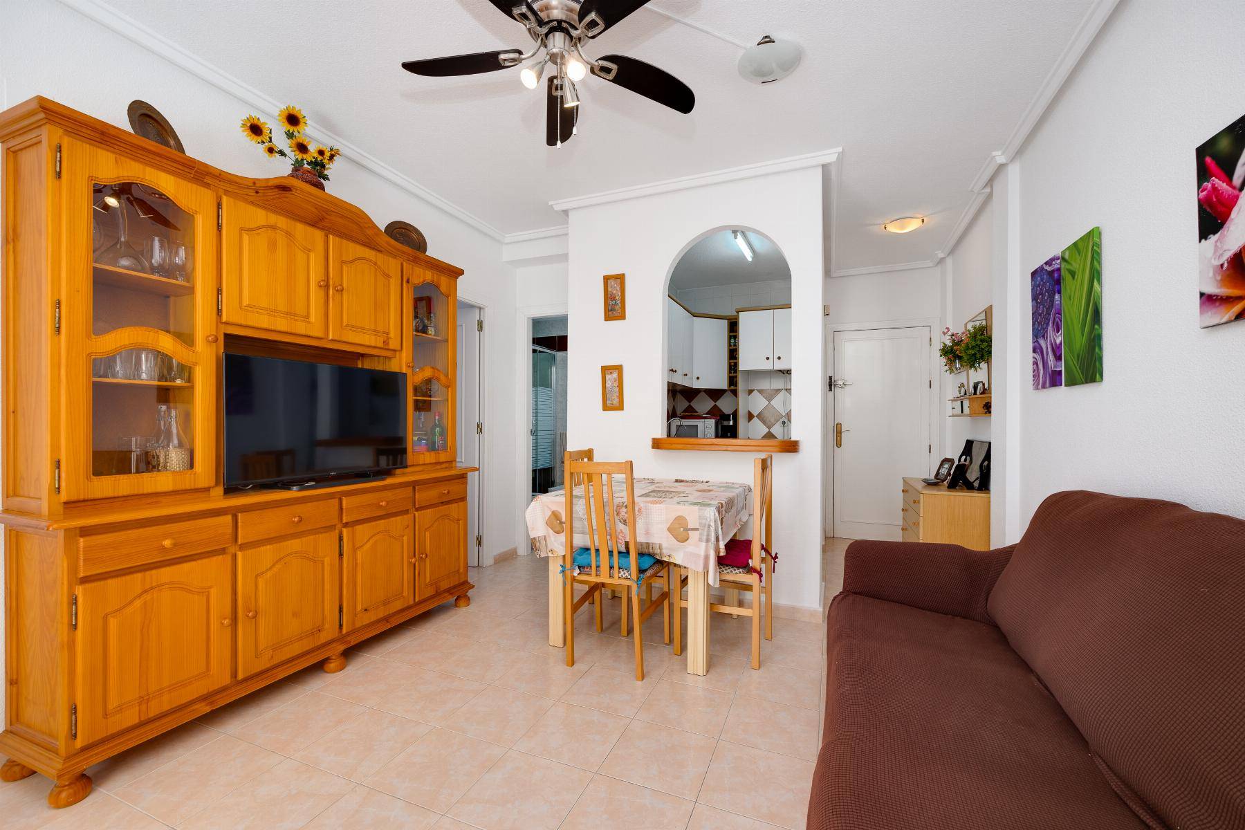 Living area with sofa and furnishings in 2-bedroom bungalow, El Acequión