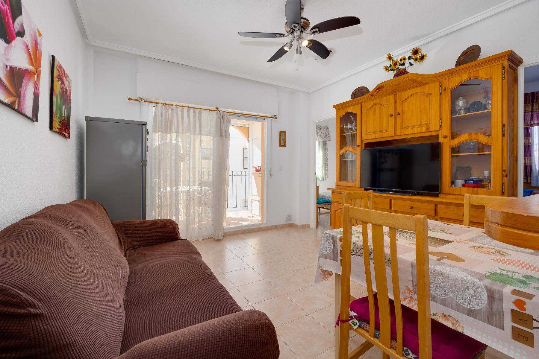 Main bedroom with bed and furniture in bungalow, El Acequión, Torrevieja