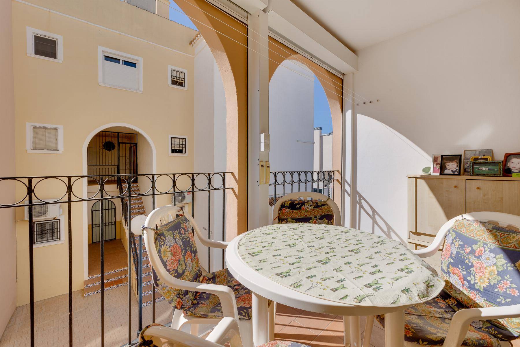 Terrace seating area with garden outlook, 2-bedroom bungalow, El Acequión