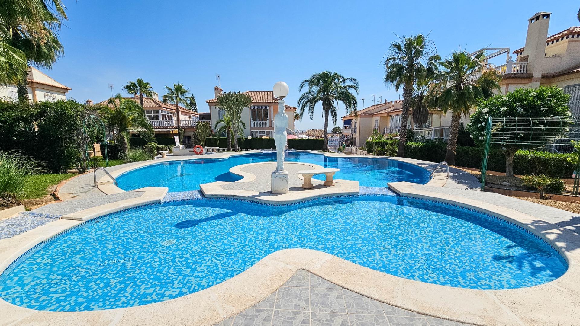 Furnished dining area in 1-bedroom bungalow, Los Altos, Orihuela Costa