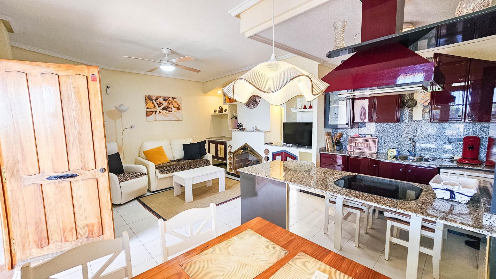 Outdoor seating on terrace of 1-bedroom bungalow, Los Altos