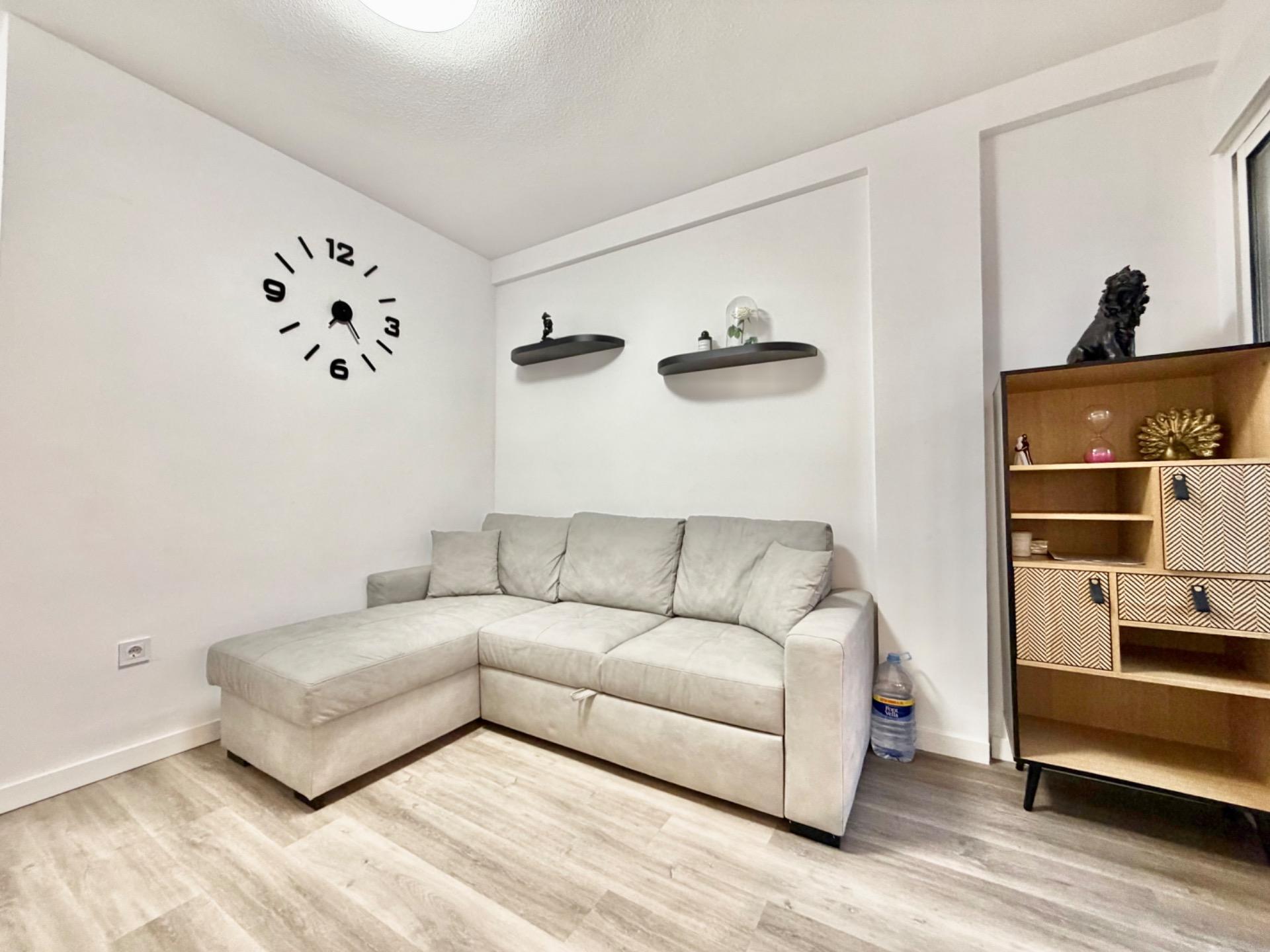 Bathroom with renovated fittings in 1-bedroom apartment, La Mata Pueblo, Torrevieja