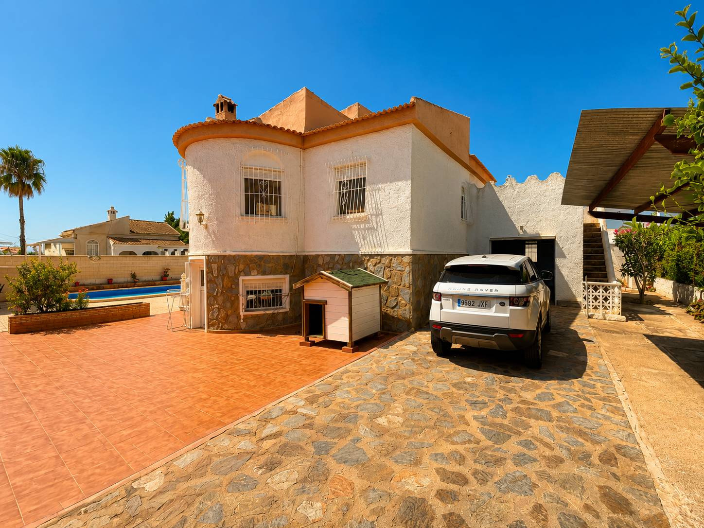 Kitchen appliances included, villa in La Siesta, Torrevieja