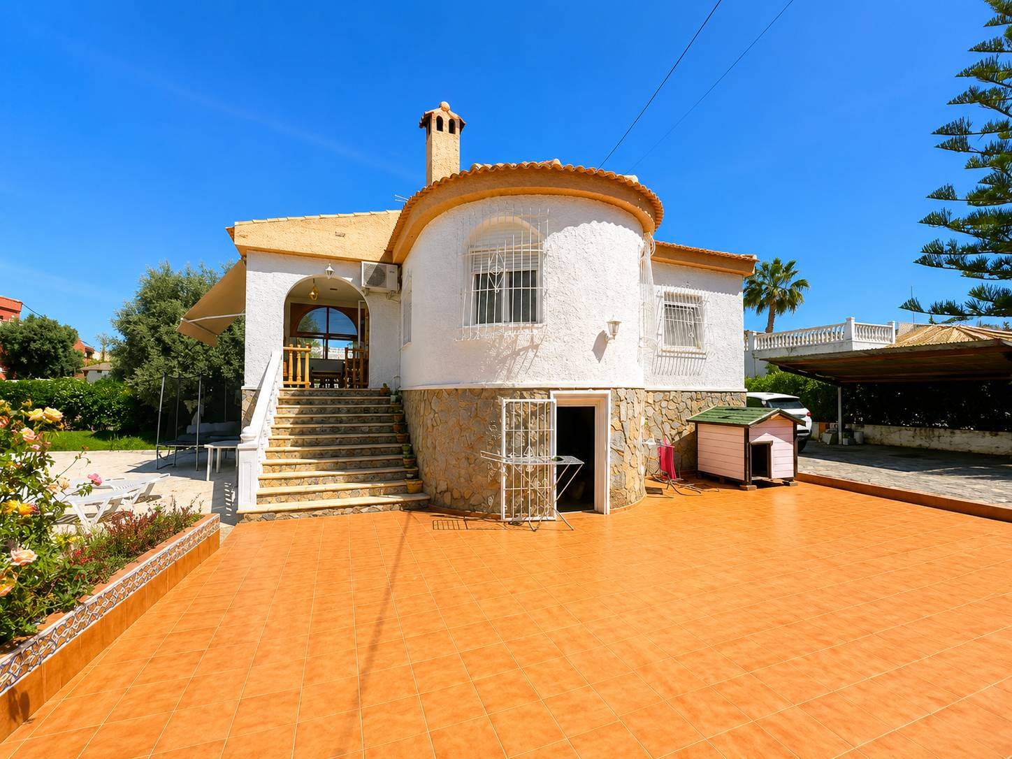 Plot boundary and garden, 5-bedroom villa, La Siesta, Torrevieja