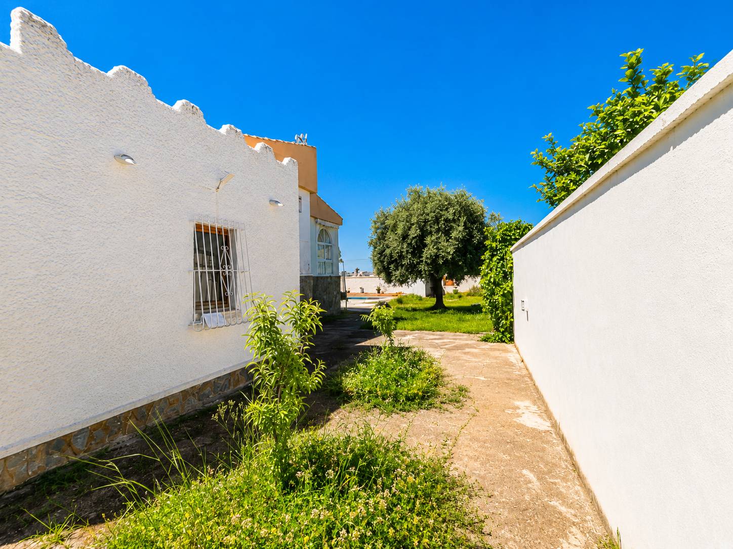 Outdoor pool and patio, detached villa, La Siesta, Torrevieja
