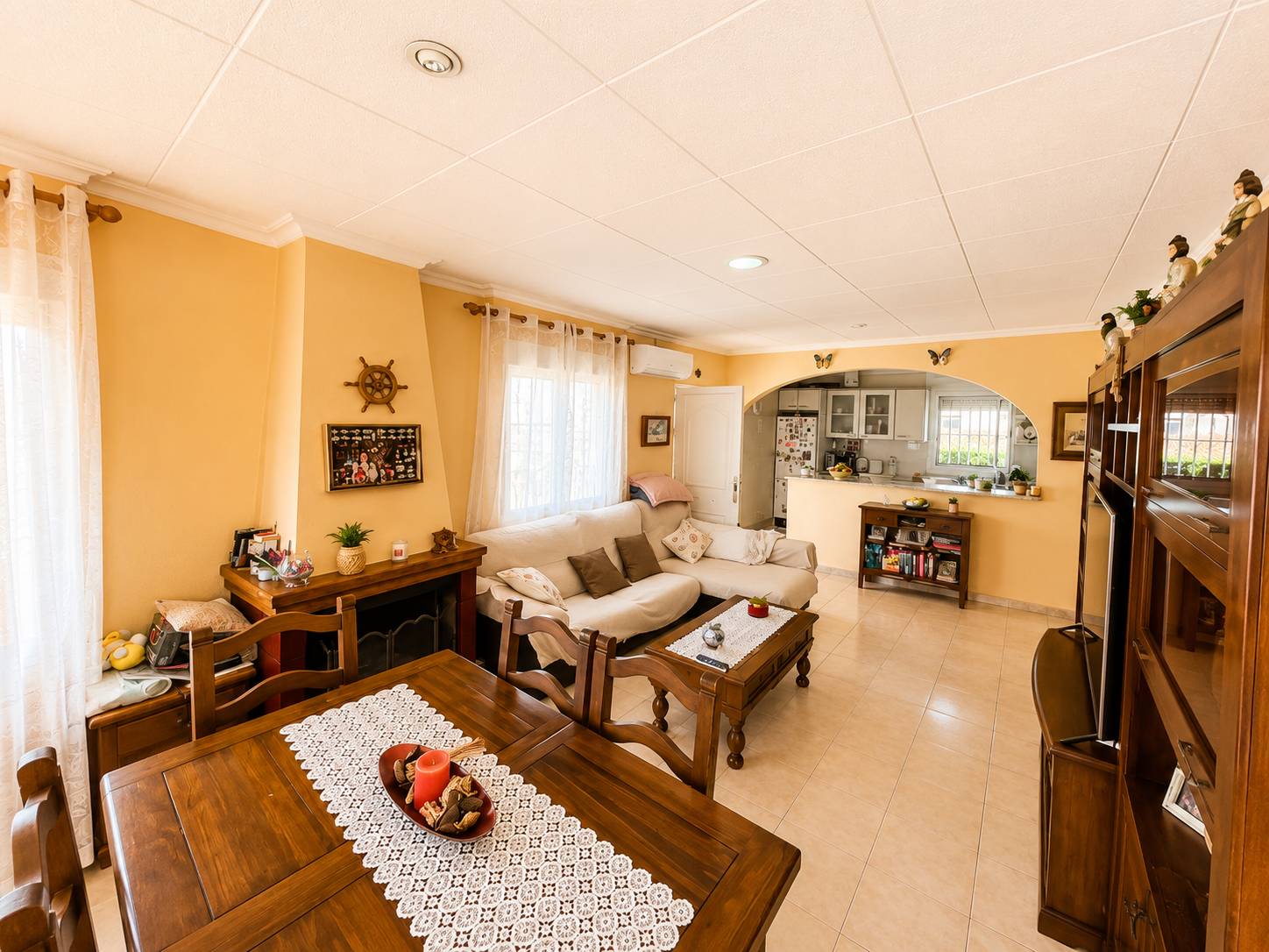 Dining area in 5-bedroom villa, La Siesta, Torrevieja