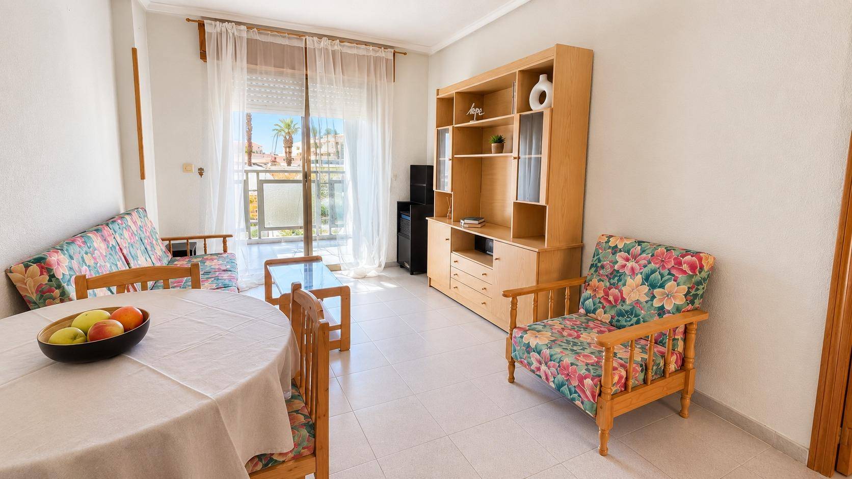 Apartment for sale in La Siesta, Torrevieja - ground-floor exterior with communal garden